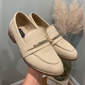 Jones NY - Size 6 Women’s Tan Loafer Shoes